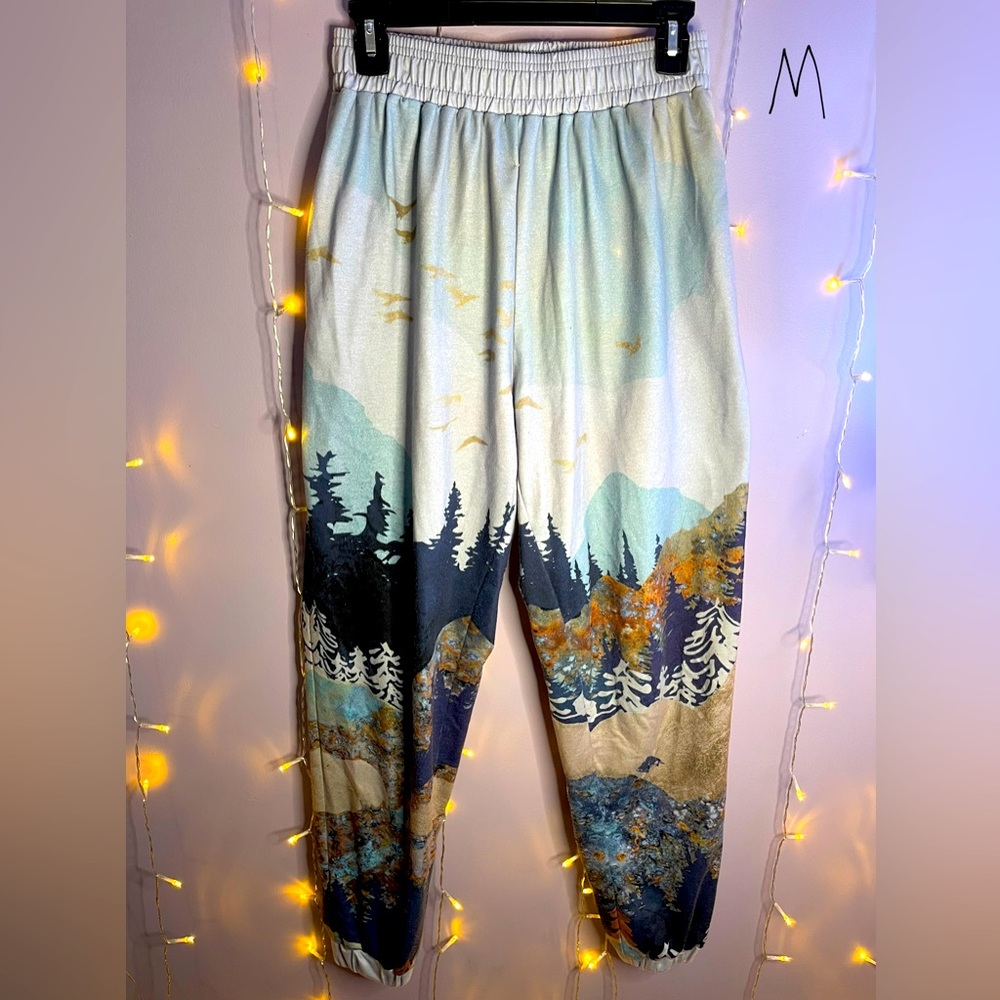 Comfortable mountain landscape sweatshirt and matching sweatpants